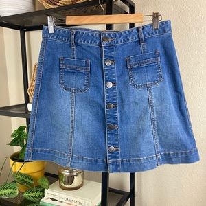 AMERICAN RAG button front denim skirt. Size 9 juniors.
